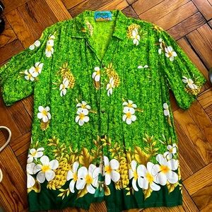 Shoreline rayon button down size: L